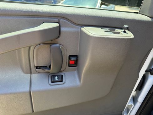 Used 2025 Chevrolet Express 3500 LT w/ LT Preferred Equipment Group RWD image 10