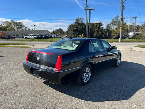 Used 2009 Cadillac DTS w/ Platinum Edition image 5