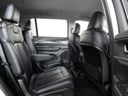 Used 2022 Jeep Grand Cherokee L Limited image 25