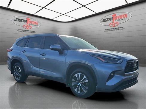 Certified 2023 Toyota Highlander XLE image 6