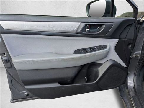 Used 2018 Subaru Outback 2.5i Premium image 9