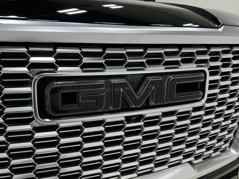 Used 2021 GMC Yukon Denali w/ Denali Premium Package AWD/4WD image 45