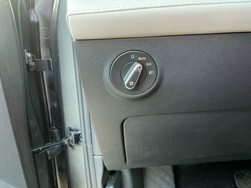 New 2025 Volkswagen Taos SE image 22