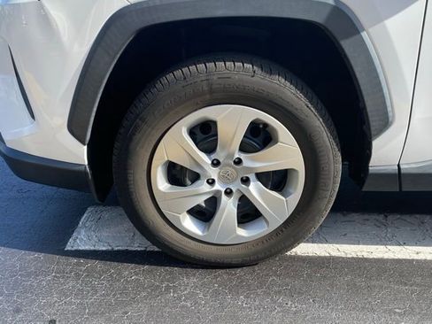 Used 2020 Toyota RAV4 LE image 12