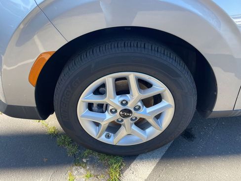 Used 2025 Kia Soul LX w/ LX Technology Package FWD image 28