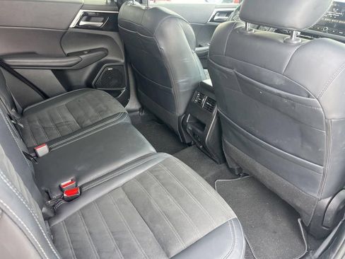 Used 2025 Mitsubishi Outlander SE FWD image 27