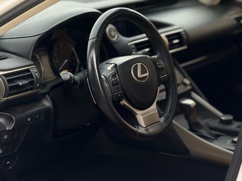 Used 2019 Lexus IS 300 image 9