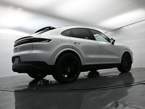 Certified 2025 Porsche Cayenne E-Hybrid Coupe w/ Premium Package Plus image 52