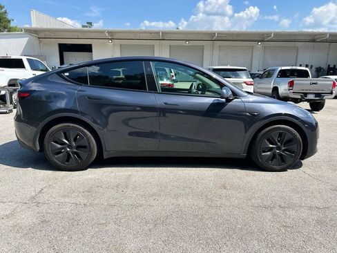 Used 2025 Tesla Model Y Long Range AWD/4WD image 8