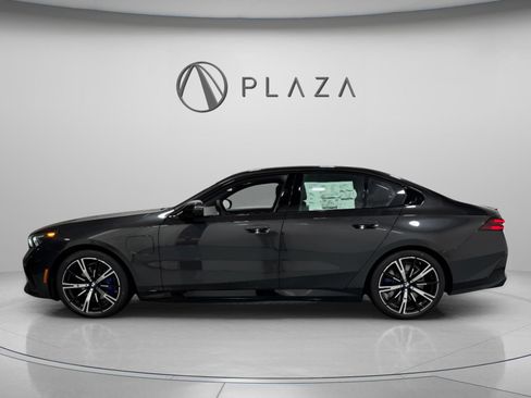 New 2026 BMW 550e xDrive image 3