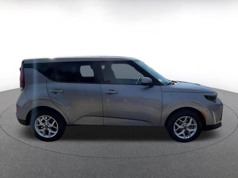 Used 2025 Kia Soul LX w/ LX Technology Package image 16