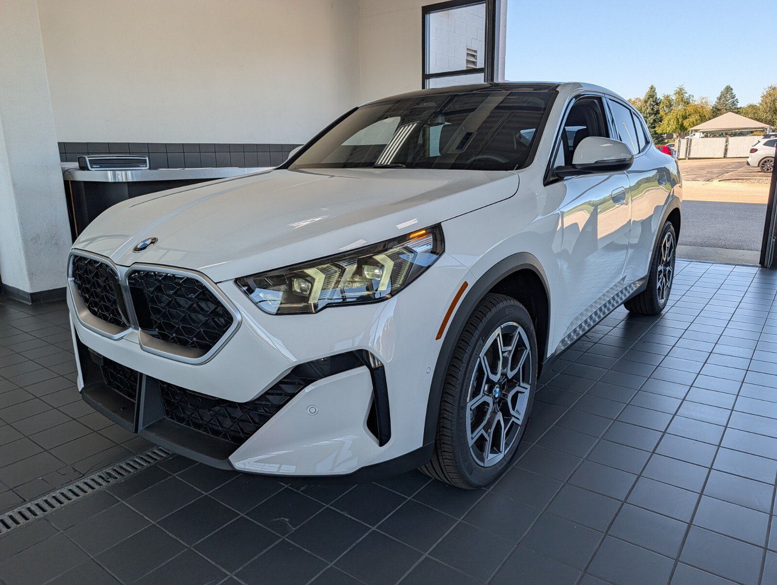 New 2026 BMW X2 xDrive28i w/ Convenience Package AWD/4WD image 5