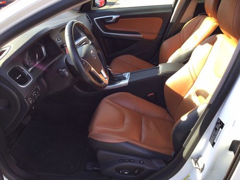 Used 2015 Volvo V60 T5 Cross Country image 20