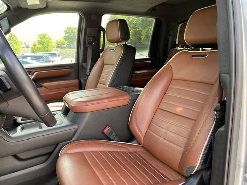 Used 2024 GMC Sierra 2500 Denali Ultimate AWD/4WD image 11