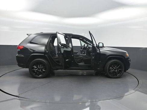 Used 2019 Jeep Grand Cherokee Altitude RWD image 29