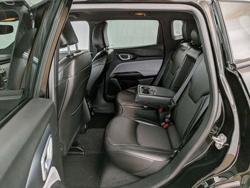 Used 2025 Jeep Compass Latitude image 16