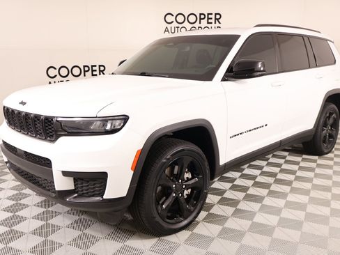 Used 2023 Jeep Grand Cherokee L Laredo AWD/4WD image 10