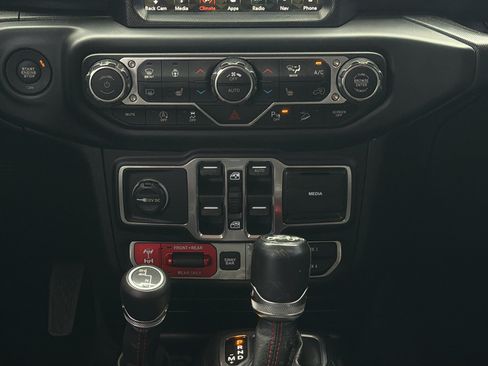 Used 2018 Jeep Wrangler Unlimited Rubicon AWD/4WD image 18