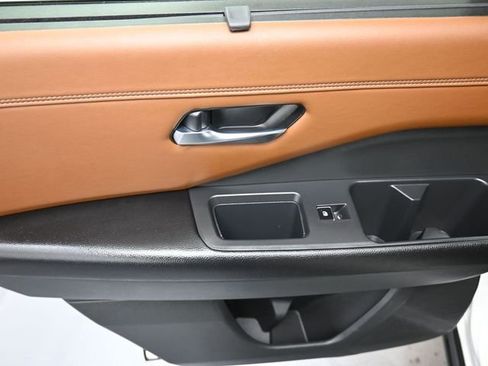 Used 2023 Nissan Pathfinder Platinum image 19