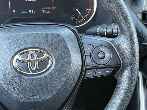 Used 2025 Toyota RAV4 XLE FWD image 14
