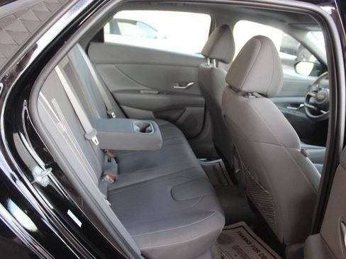 Used 2025 Hyundai Elantra SEL FWD image 11