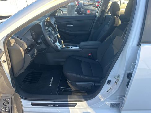 New 2025 Nissan Sentra SV image 9