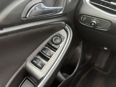 Used 2017 Chevrolet Malibu LT FWD image 22