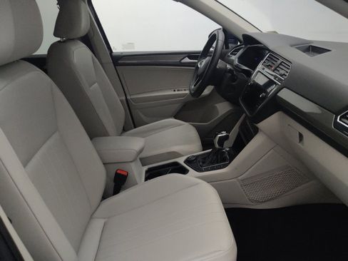 Used 2022 Volkswagen Tiguan SE AWD/4WD image 21