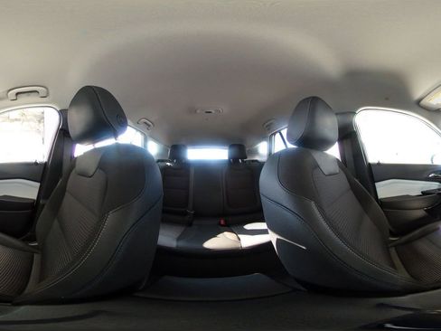 Used 2025 Chevrolet Trax LT image 40