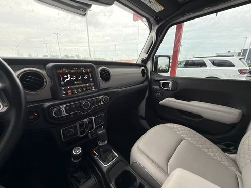 Used 2023 Jeep Gladiator Overland AWD/4WD image 20