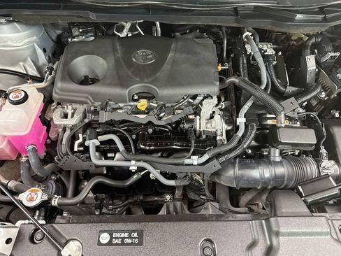 Used 2021 Toyota Sienna XLE w/ XLE Plus Package FWD image 32