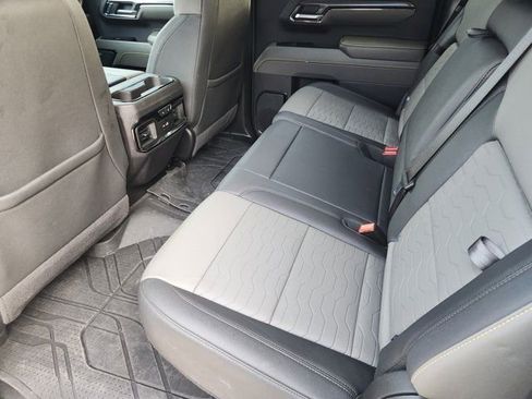 Used 2024 Chevrolet Silverado 1500 ZR2 image 32