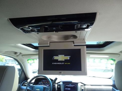 Used 2018 Chevrolet Suburban LT AWD/4WD image 24