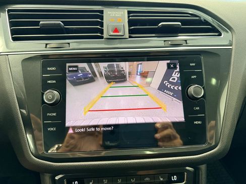 Used 2018 Volkswagen Tiguan SEL w/ 3rd Row Seat Package AWD/4WD image 38