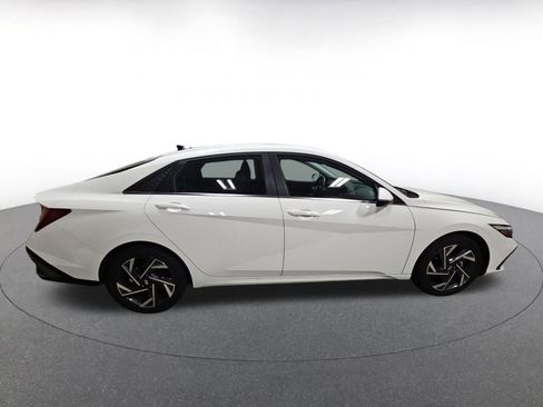 Used 2025 Hyundai Elantra Limited image 8