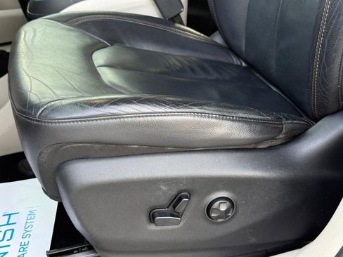 Used 2017 Chrysler Pacifica Touring-L w/ Tire & Wheel Group image 25