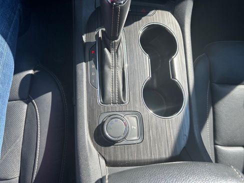 Used 2018 GMC Acadia SLT image 30