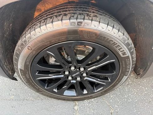 Certified 2023 GMC Acadia SLT w/ Elevation Edition AWD/4WD image 10