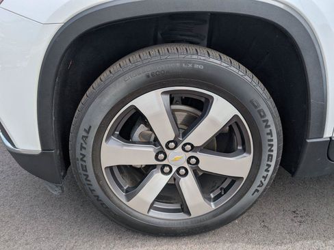 Used 2020 Chevrolet Traverse LT w/ LT Premium Package FWD image 9