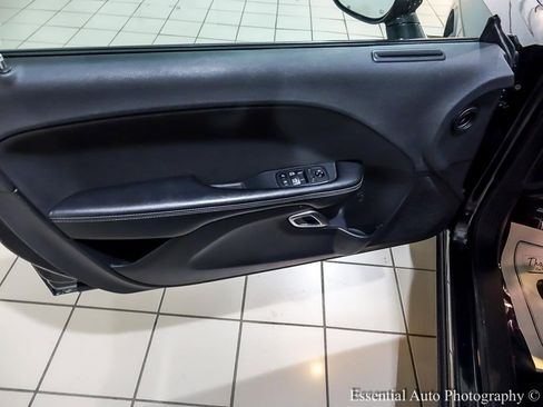 Used 2019 Dodge Challenger SXT image 19