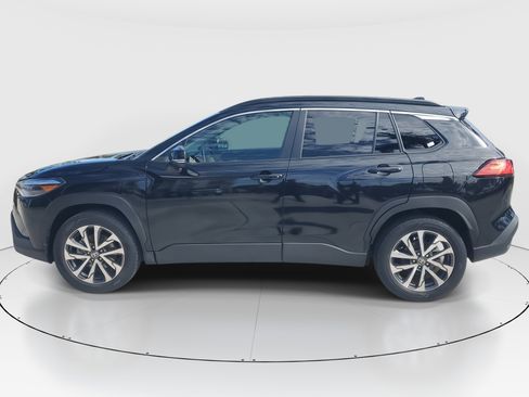 Used 2024 Toyota Corolla Cross XLE image 6