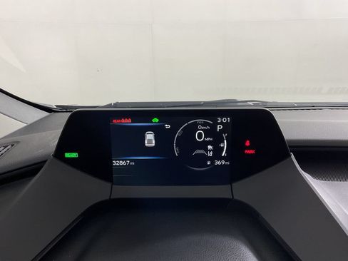 Used 2025 Toyota Prius LE AWD/4WD image 26