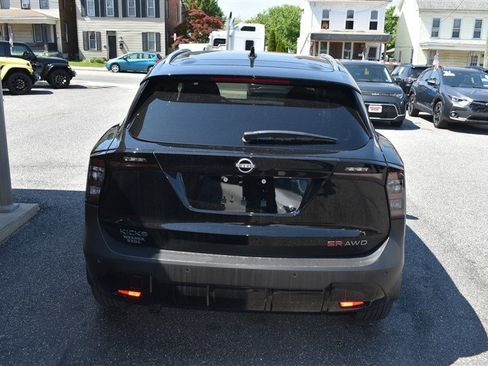 Used 2025 Nissan Kicks SR AWD/4WD image 5