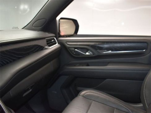 Used 2022 GMC Yukon XL Denali image 21