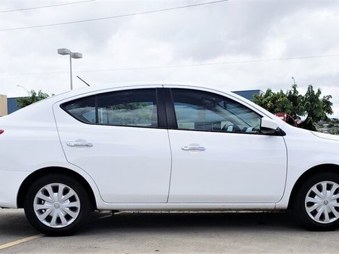 Used 2018 Nissan Versa SV FWD image 6