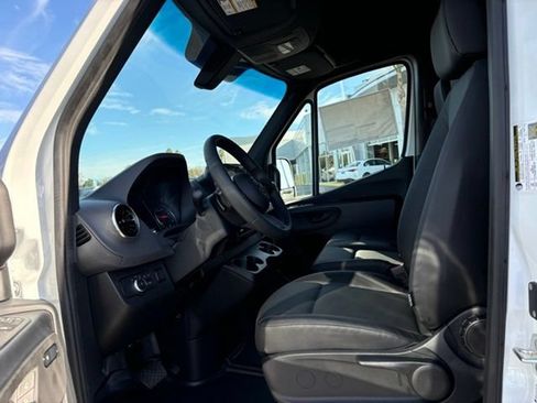 Used 2025 Mercedes-Benz Sprinter 2500 image 10