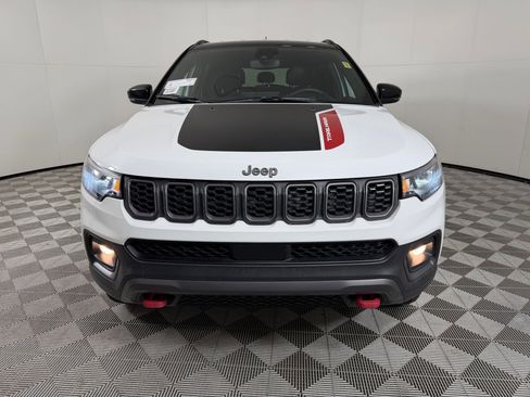 Used 2025 Jeep Compass Trailhawk AWD/4WD image 5