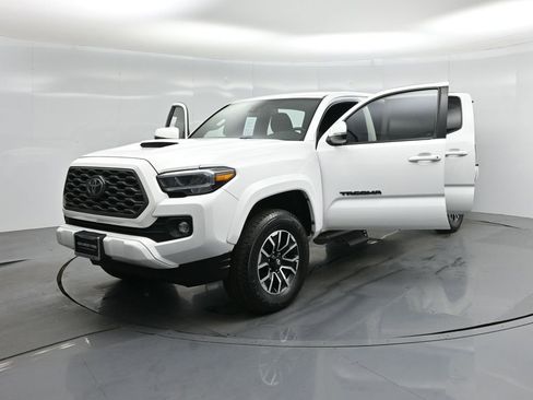 Used 2022 Toyota Tacoma TRD Sport image 25