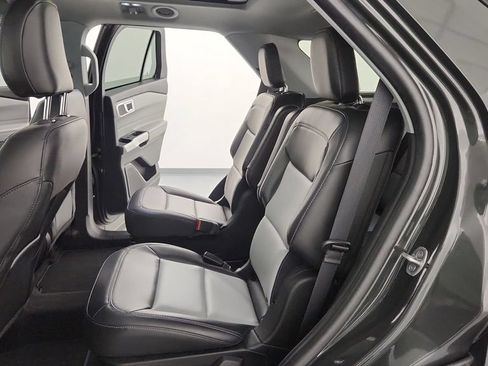 Used 2023 Ford Explorer XLT w/ Equipment Group 202A AWD/4WD image 17