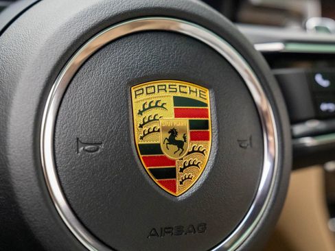 Certified 2026 Porsche Macan image 28